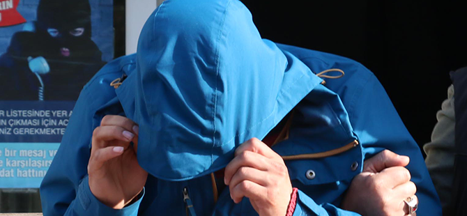 BALKONDA HİNT KENEVİRİ