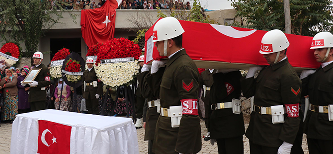 ŞEHİT MÜTHİŞ BİR KALABALIKLA UĞURLANDI