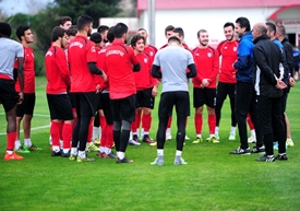 SAMSUNSPOR TOP BAŞI YAPIYOR