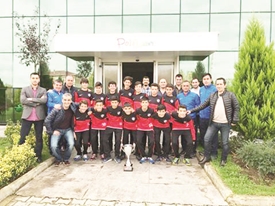 KADIKÖYSPOR ZAFERİ KUTLUYOR