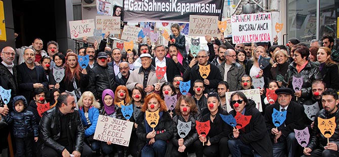 TİYATRO KAPATILMASIN EYLEMİ