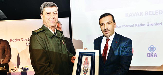 Kavak'a Üç Ödül Birden