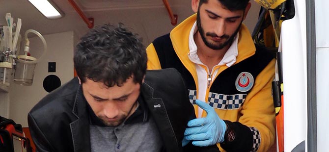 SİGARASINI DENİZDE YAKTI