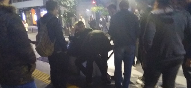 CADDE ORTASINDA BIÇAKLI SALDIRI