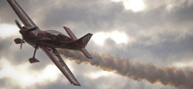 UÇAK SU KANALINA GİRDİ