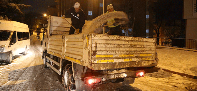 İlkadım'da buzlanmaya karşı gece mesaisi