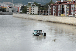 İşçiler mahsur kaldı