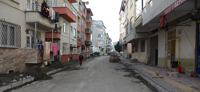 Terme’de okul yoluna parke