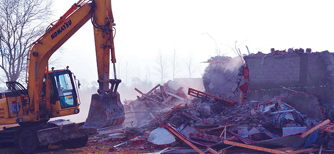 KAÇAK BİNALAR YIKILIYOR