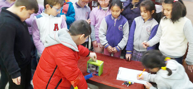 İlkokul öğrencileri harçlıklarını Halep'e gönderdi