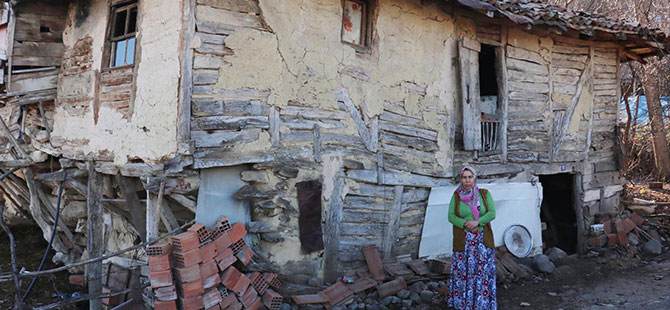 Yıkılma tehlikesi olan ev