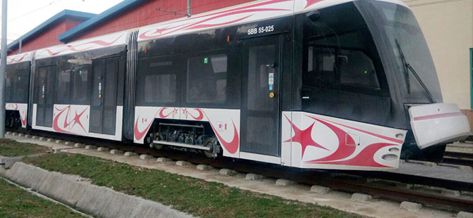 DÖRDÜNCÜ YERLİ TRAMVAY RAYA İNDİ