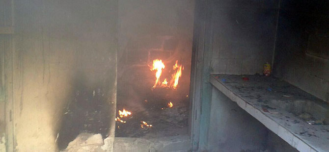 Boş binayı ateşe verdiler