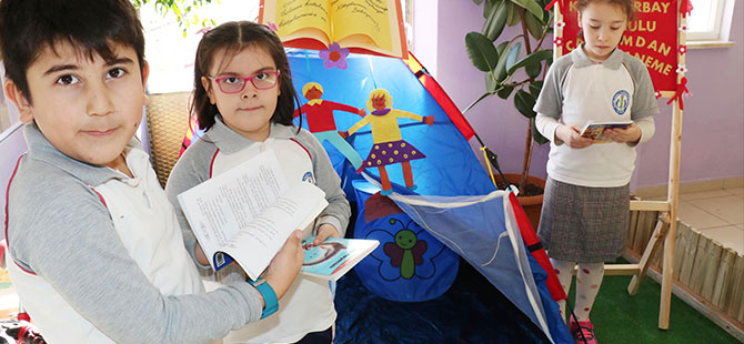 Kitap toplamak için okula çadır kuruldu