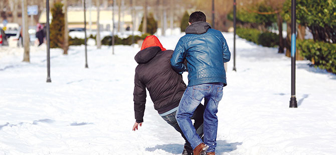 Samsun'da 2 günde 240 kişi karda düşerek yaralandı