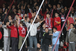 Yalnız bırakmadılar