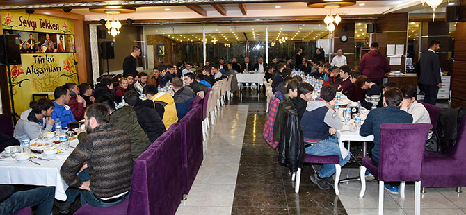 AK PARTİ GENÇLİK KOLLARI TOPLANTISINDA