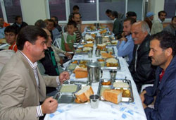 Kazanlar yardımlarla kaynıyor