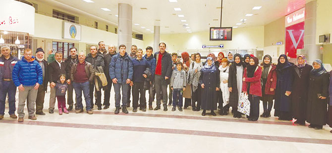 ÖĞRENCİLERİNİ LONDRA’YA UĞURLADI!