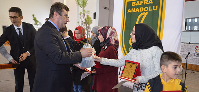 Bafra'da öğrencilere fidan dağıtıldı