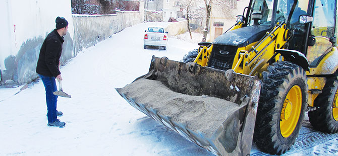 Kavak'ta karla mücadele çalışmaları