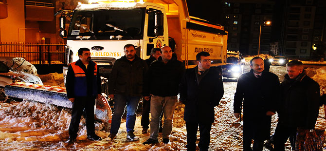 Taşçı, ekiplerin başında