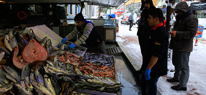 Kar yağışı balık fiyatlarını yükseltti