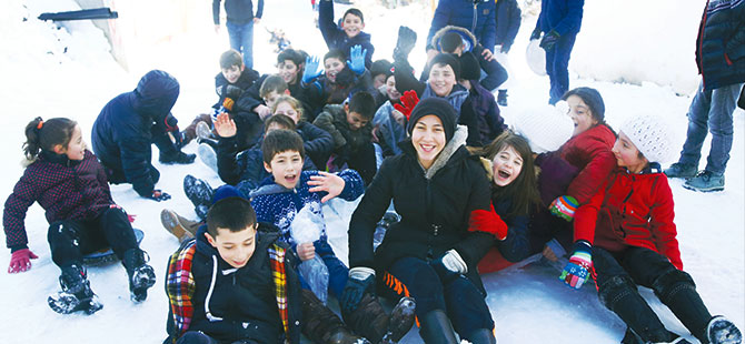 Çocukların kar eğlencesi