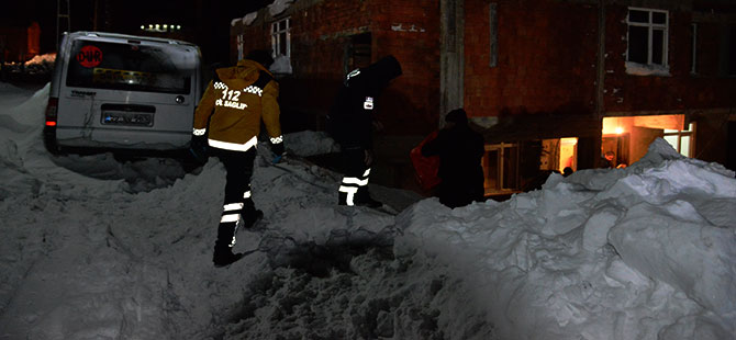 1,5 metre karda hasta kurtarma seferberliği