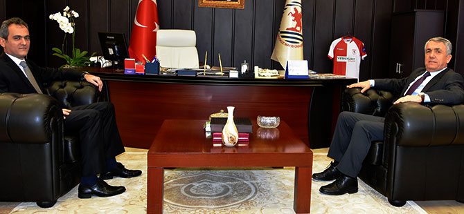 ECEVİT ÜNİVERSİTESİ REKTÖRÜ’NDEN TEBRİK ZİYARETİ