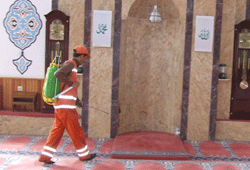 Camiler gülsuyu ile yıkanıyor