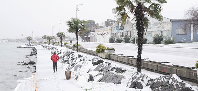 KENTİ BEYAZ ÖRTÜYLE KAPLADI
