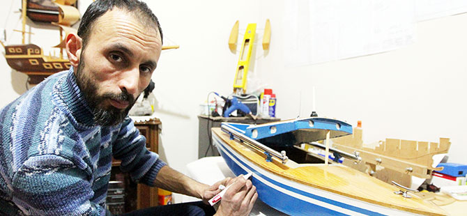 Atık malzemeler maket yatlara dönüşüyor