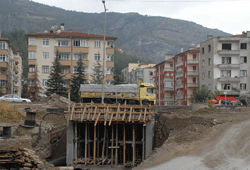 Üst geçit yapımı başladı
