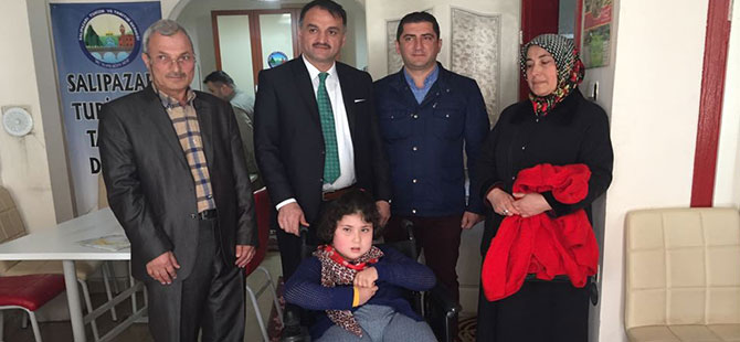 Engelli kıza akülü araç