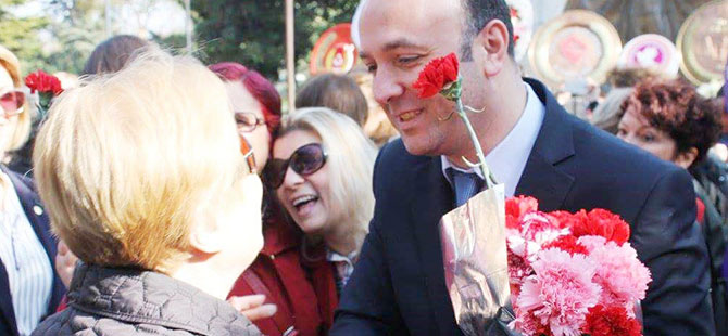 Atatürk Anıtı önünde kutladılar