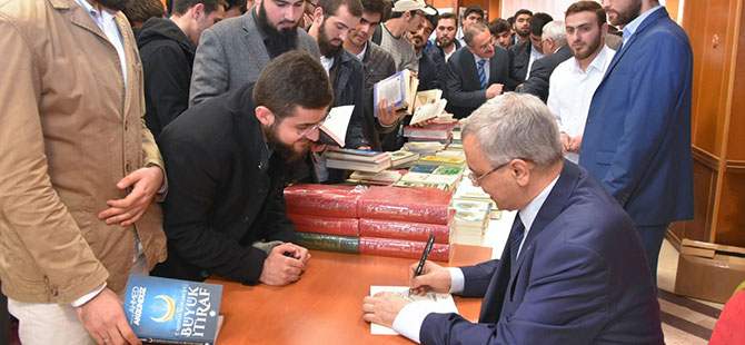 Rotterdam İslam Üniversitesi Rektörü  Konferans Verdi