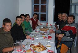 Fezalılar iftarlarını DENGE'de açtı