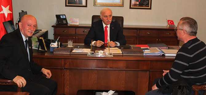 OKTAY ZERRİN' DEN SAMSUN VALİSİ' NE ŞİİR KİTABI