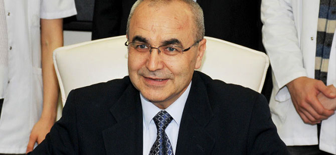 Doktor Dekan Koltuğuna Oturdu