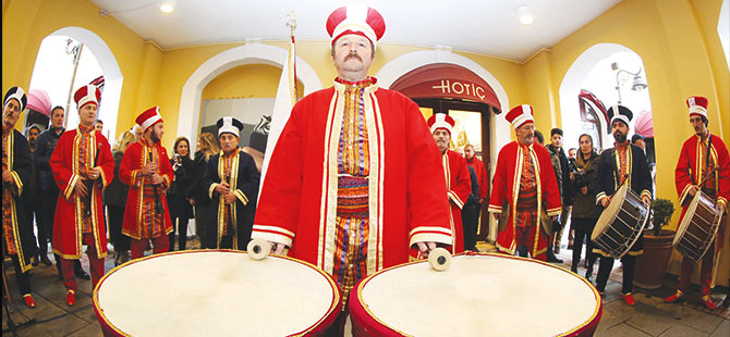 Çanakkale Fotoğraf Sergisi'ne Mehteranlı Açılış