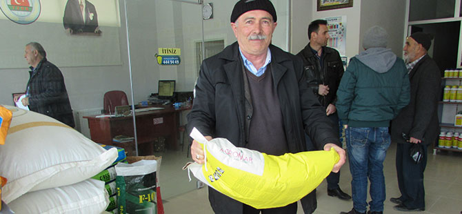 Ladik'te çiftçilere tohum dağıtımı