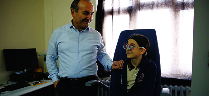 "Ekrandan okuma mesafesi 30-40 santimetre olmalıdır"