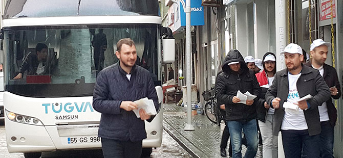 TÜGVA EVET BROŞÜRLERİ DAĞITTI