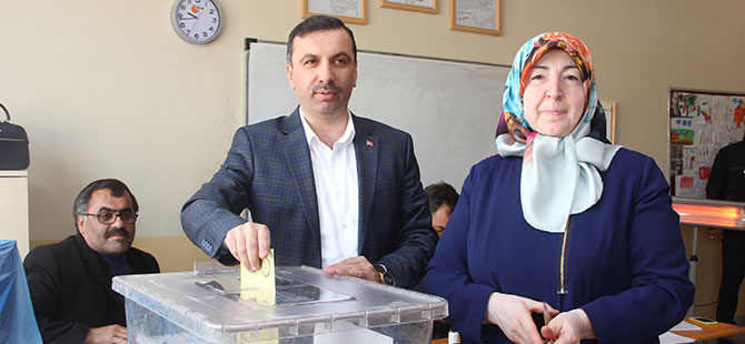 Sarıcaoğlu Oyunu Eşiyle Birlikte Kullandı