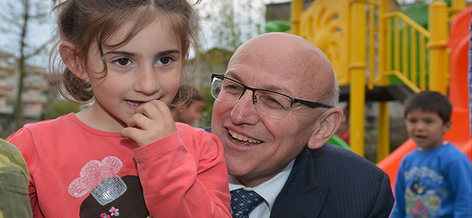 Başkan Kul parkta çocuklarla buluştu