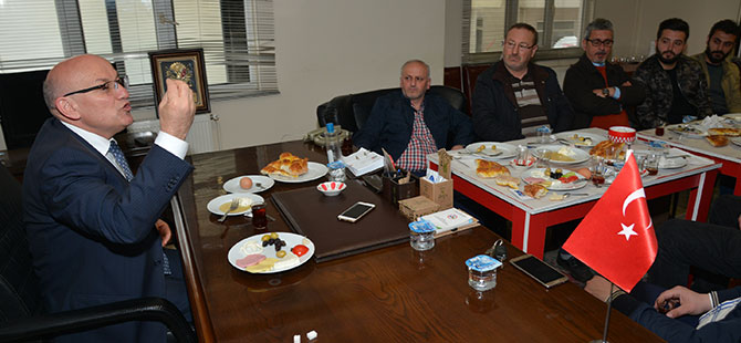 Başkan Kul esnafla kahvaltıda bir araya geldi