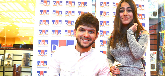 Miraç Çağrı Aktaş Hayranları Piazza’ya Akın Etti