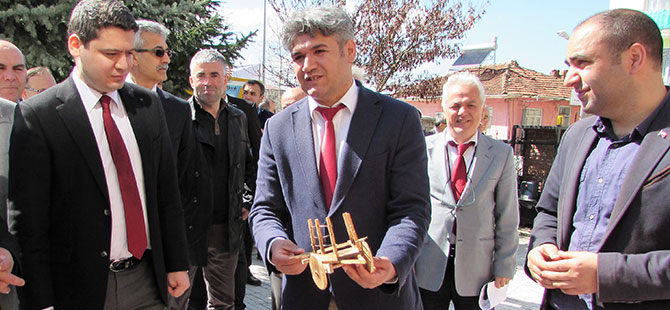 Yüksekokul öğrencilerinden engellilere yardım