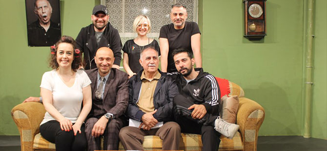 Lovelet Sahnesi İlk Tiyatro Oyunu ile Mest Etti